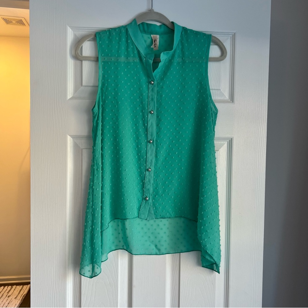 New Tower thin green sleeveless top, size medium
